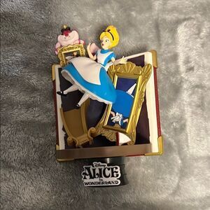 Beast Kingdom Disney D-Stage 077 - Story Book Series Alice in Wonderland Figure